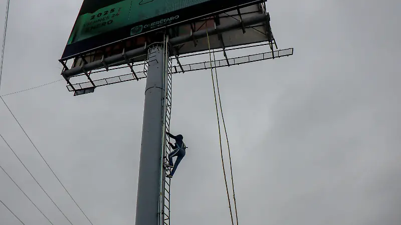 Instaladores de anuncios espectaculares_Gerardo Tavarez